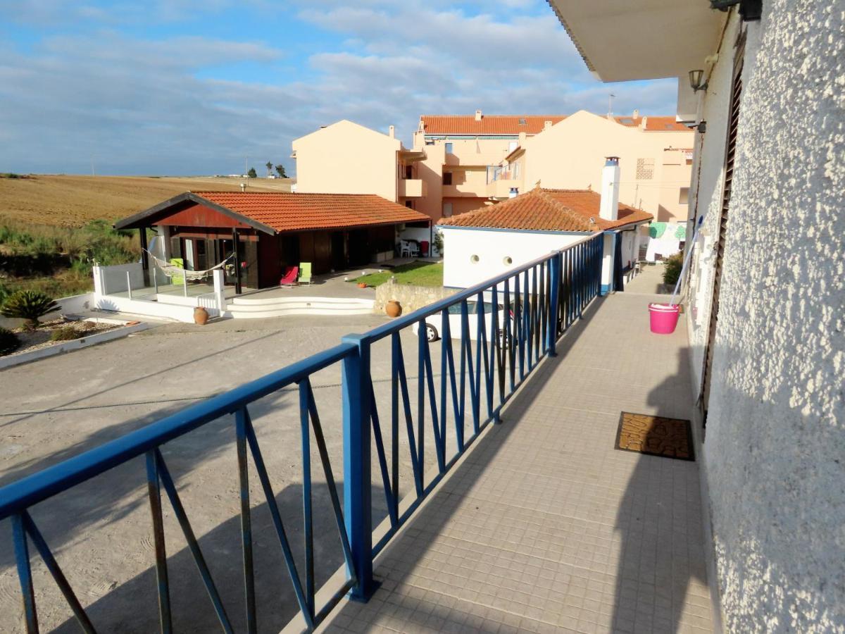 Casa Do Portao Azul - Espadarte アトウギア・ダ・バレイア エクステリア 写真